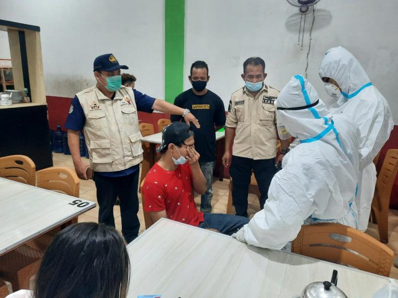 Razia Tim Gugus Tugas Covid-19 Swab di Tempat