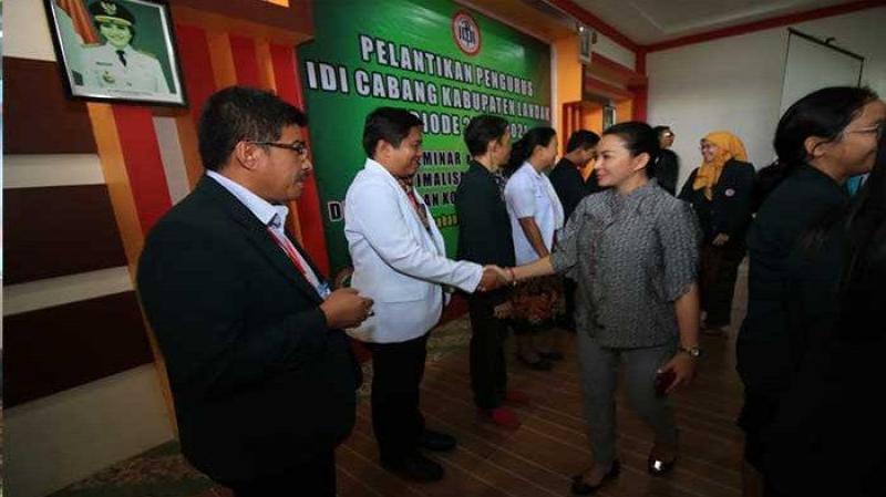 Lantik Ikatan Dokter Indonesia Landak, Ini Harapan Karolin Terkait Kualitas Pelayanan