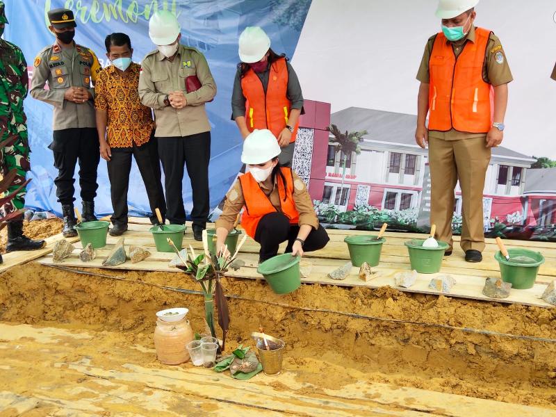 PELETAKAN BATU PERTAMA PEMBANGUNAN RUMAH SAKIT PRATAMA KABUPATEN LANDAK