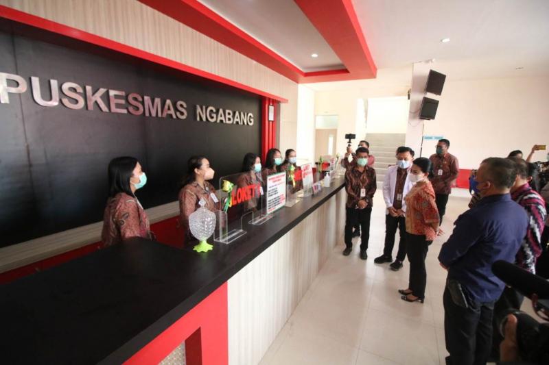 JUMLAH PUSKESMAS YANG BERADA DI WILAYAH KERJA DINAS KESEHATAN KABUPATEN LANDAK